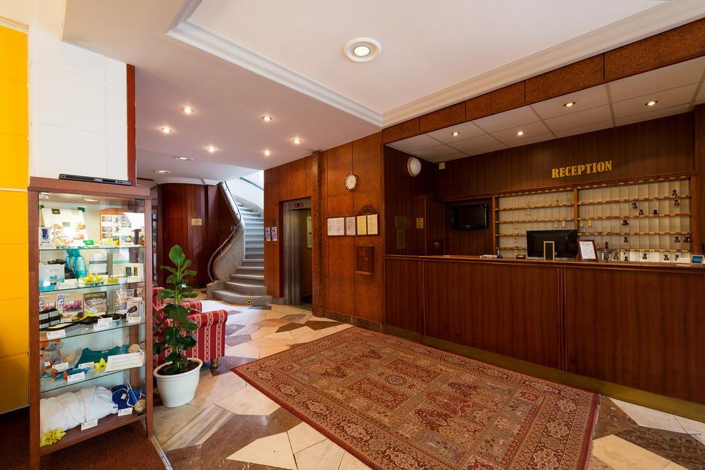Ensana Jalta Hotel ปิเอชตานี ภายนอก รูปภาพ